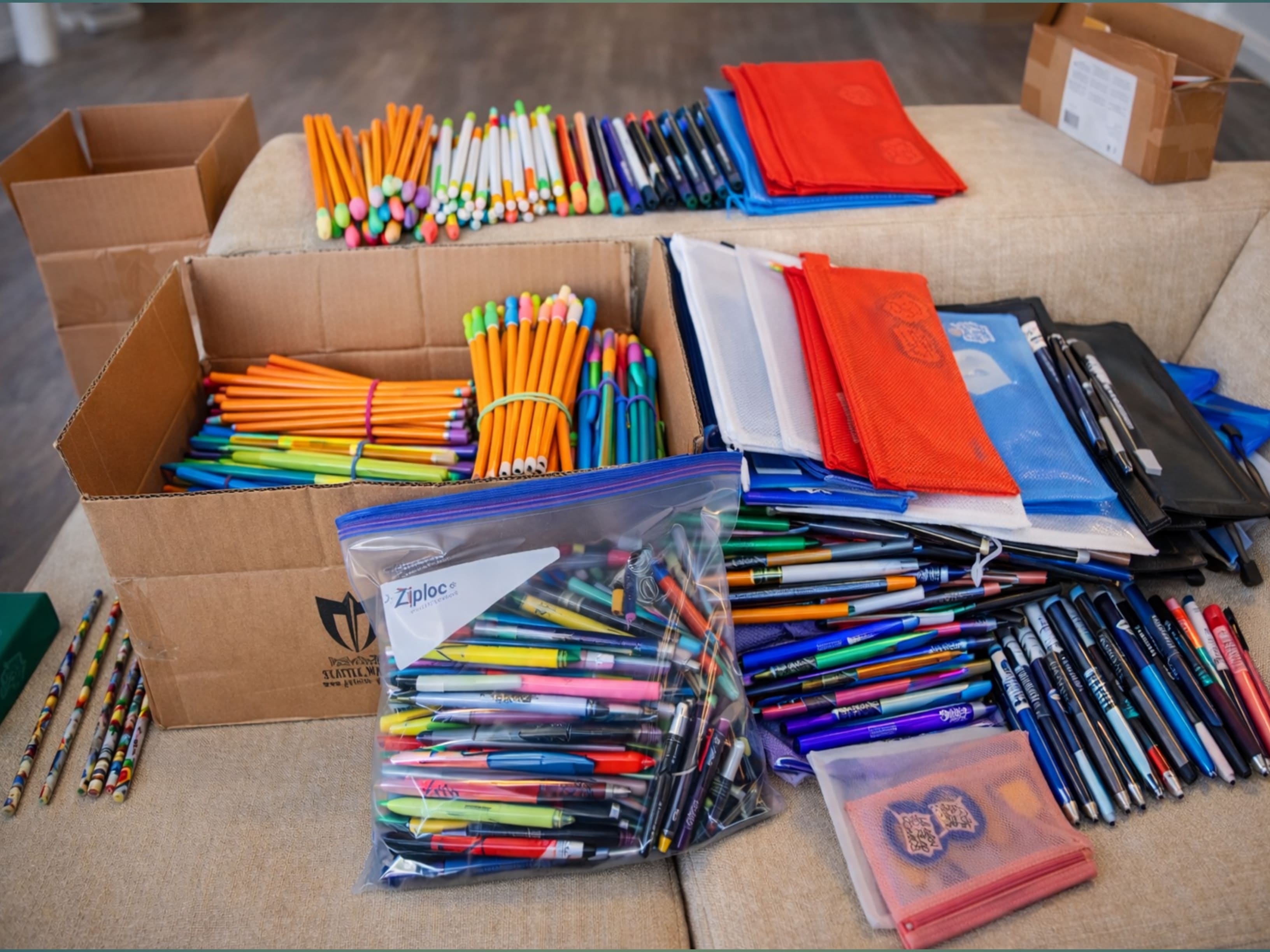 𝐏𝐞𝐧 𝐀𝐧𝐝 𝐏𝐞𝐧𝐜𝐢𝐥 𝐏𝐚𝐜𝐤𝐢𝐧𝐠